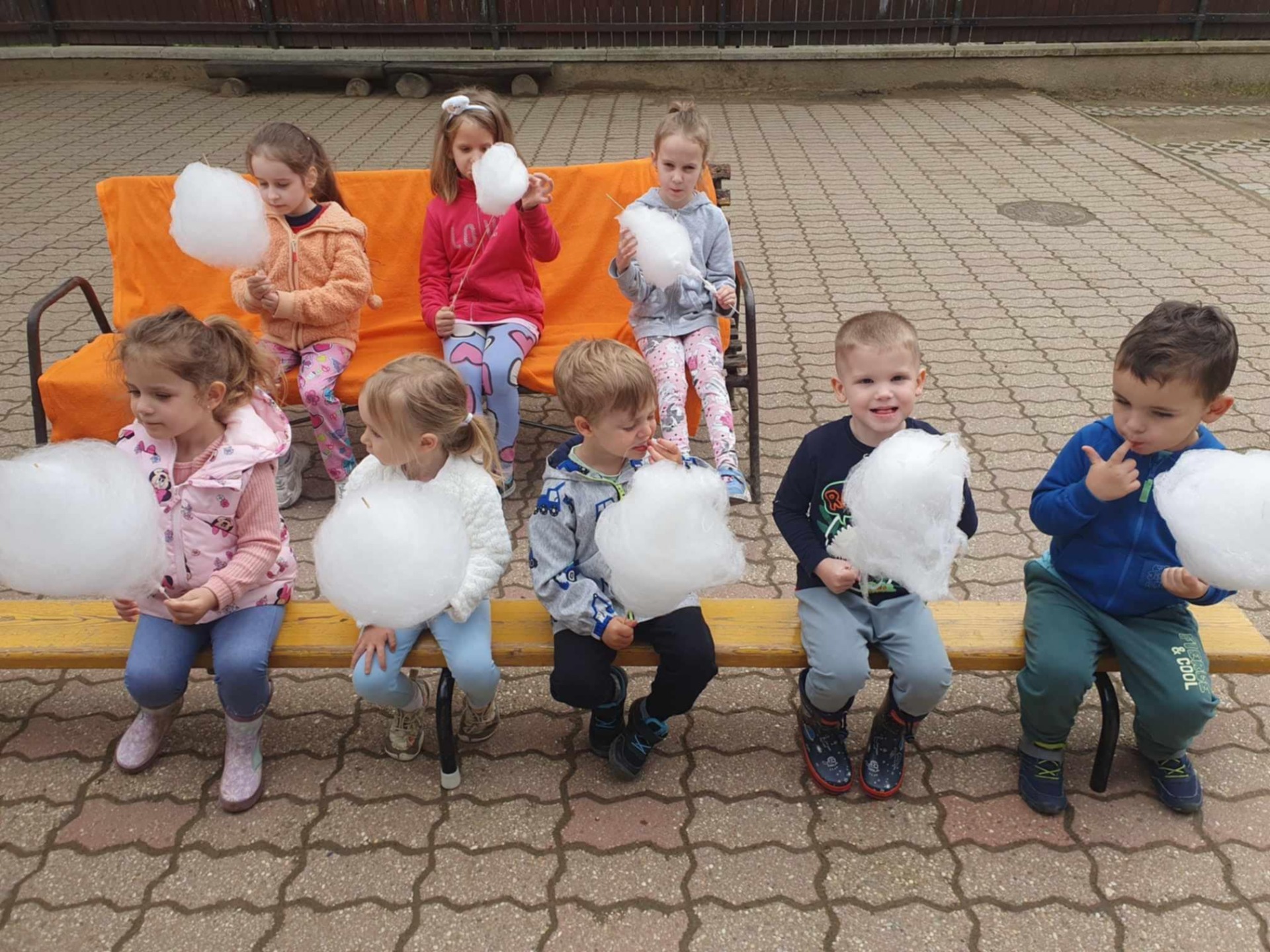 Gyermekheti program: vattacukor kóstolás