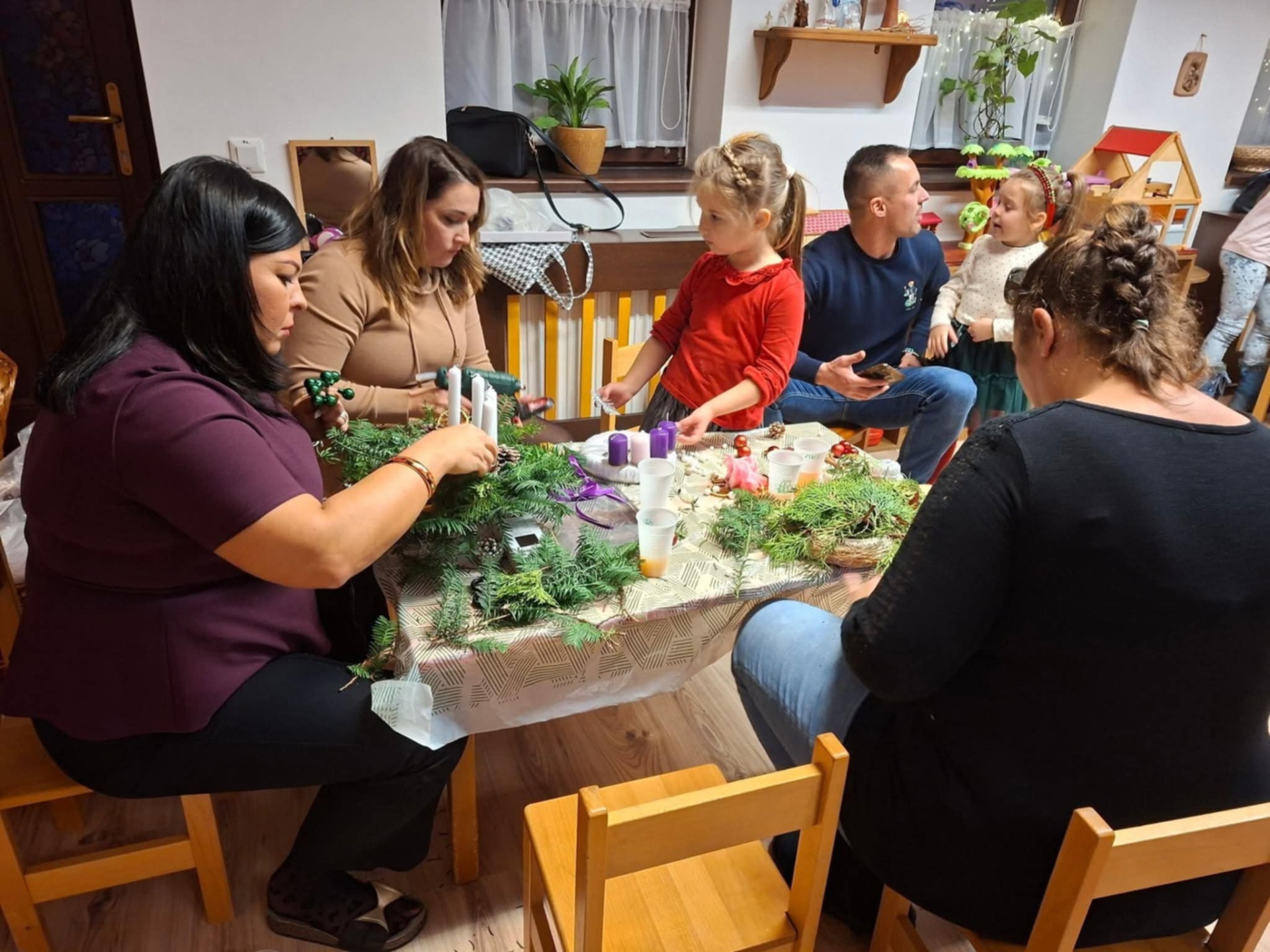 Adventi koszorú készítése családokkal2025.